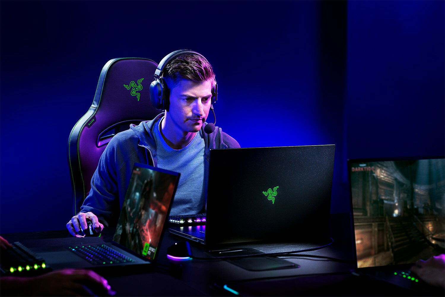 Razer Blade 18 Laptop - 45.7 cm (18") - Intel® Core™ i9-14900HX - 32 GB DDR5-SDRAM - 1 TB SSD - NVIDIA GeForce RTX 4080 - Wi-Fi 7 - Windows 11 Home - Black