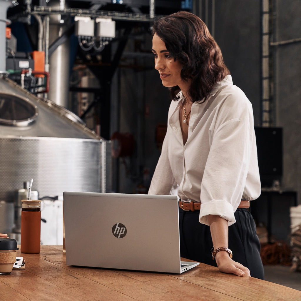 HP ProBook 450 G9 Laptop - 39.6 cm (15.6") - Intel® Core™ i7-1255U - 16 GB DDR4-SDRAM - 512 GB SSD - Wi-Fi 6 - Windows 11 Pro - Silver
