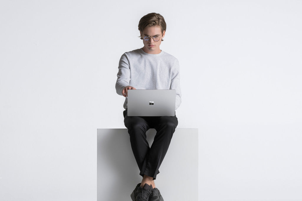 Microsoft Surface Laptop 4 - 38.1 cm (15") - Touchscreen - Intel® Core™ i7-1185G7 - 16 GB LPDDR4x-SDRAM - 512 GB SSD - Wi-Fi 6 - Windows 11 Pro - Platinum
