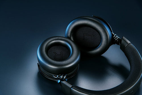 Razer Kraken V4 Pro - USB Type-A Wired & Wireless Bluetooth Gaming Headset in Black