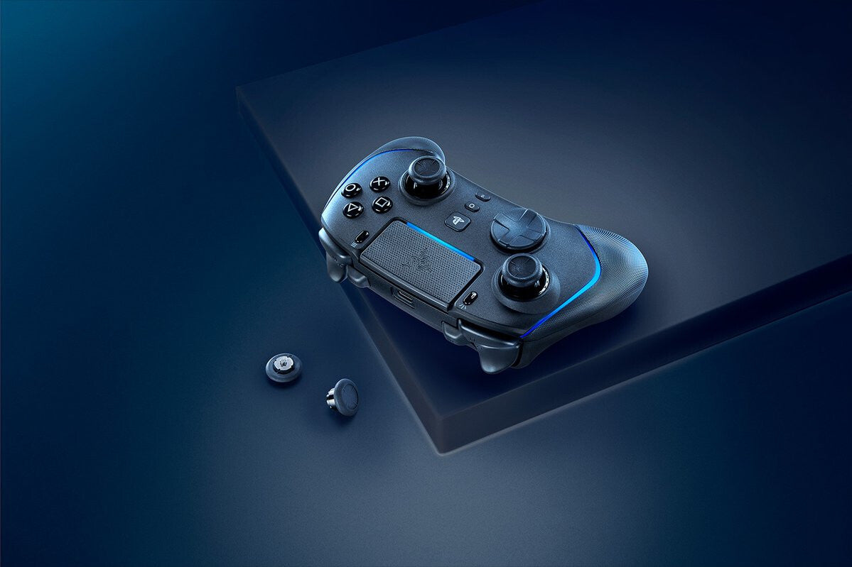 Razer Wolverine V2 Pro - Wired & Wireless Gaming Controller in Black for PC / PS5