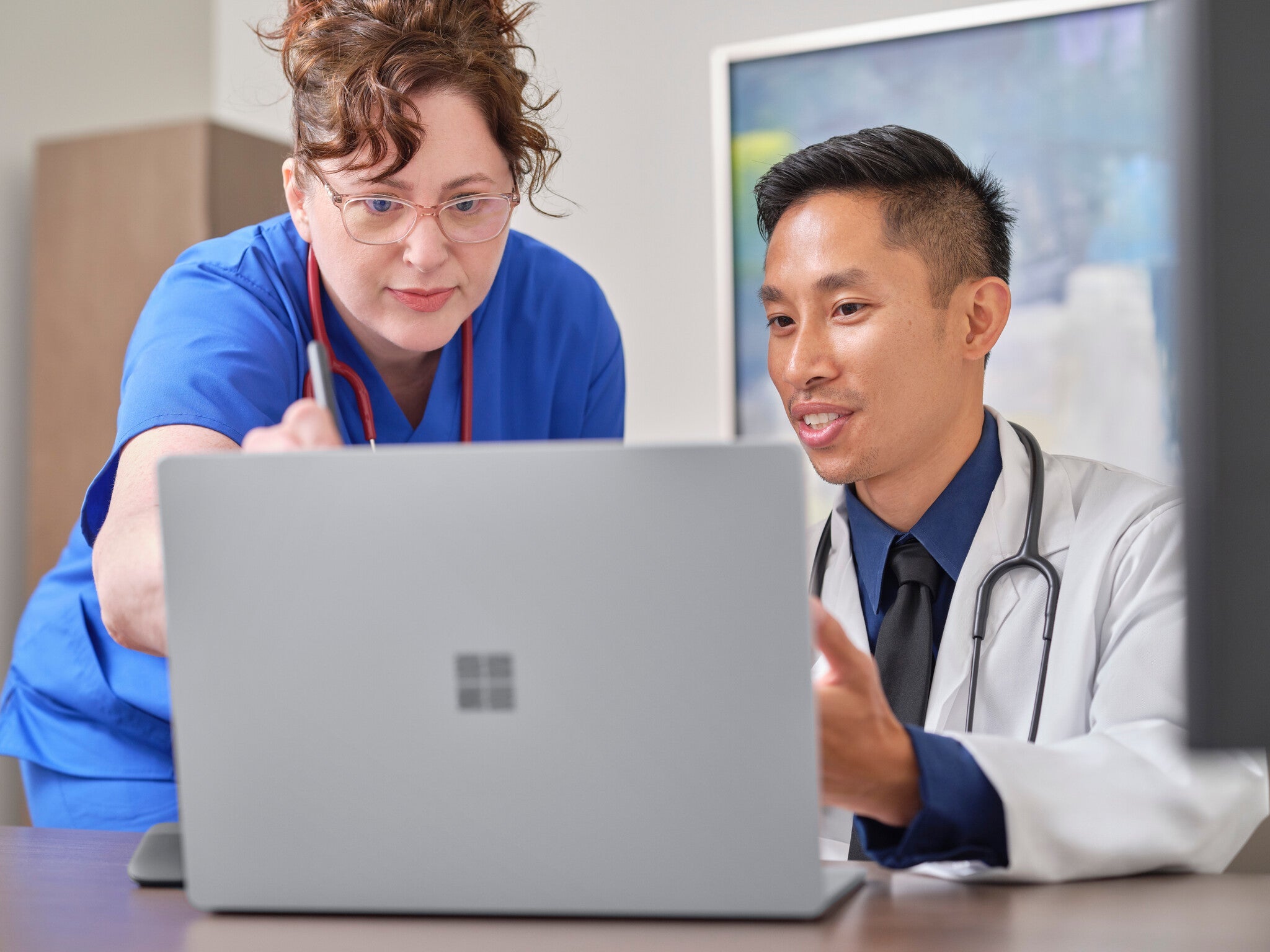 Microsoft Surface Laptop 4 - 38.1 cm (15") - Touchscreen - Intel® Core™ i7-1185G7 - 8 GB LPDDR4x-SDRAM - 512 GB SSD - Wi-Fi 6 - Windows 11 Pro - Platinum