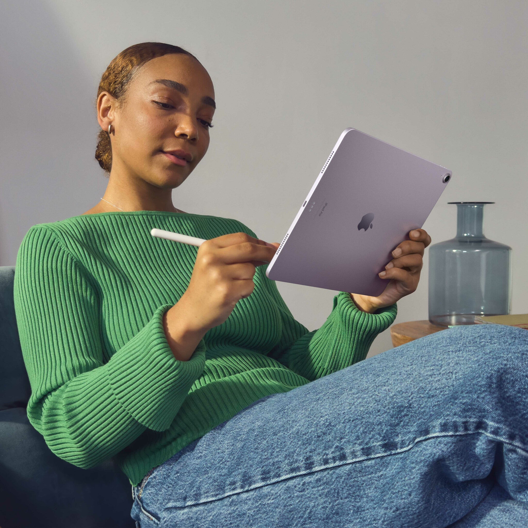 Apple iPad Air (2024) - 33 cm (13") - Apple M2 - 256 GB - Wi-Fi 6E + Cellular - iPadOS 17 - Beige